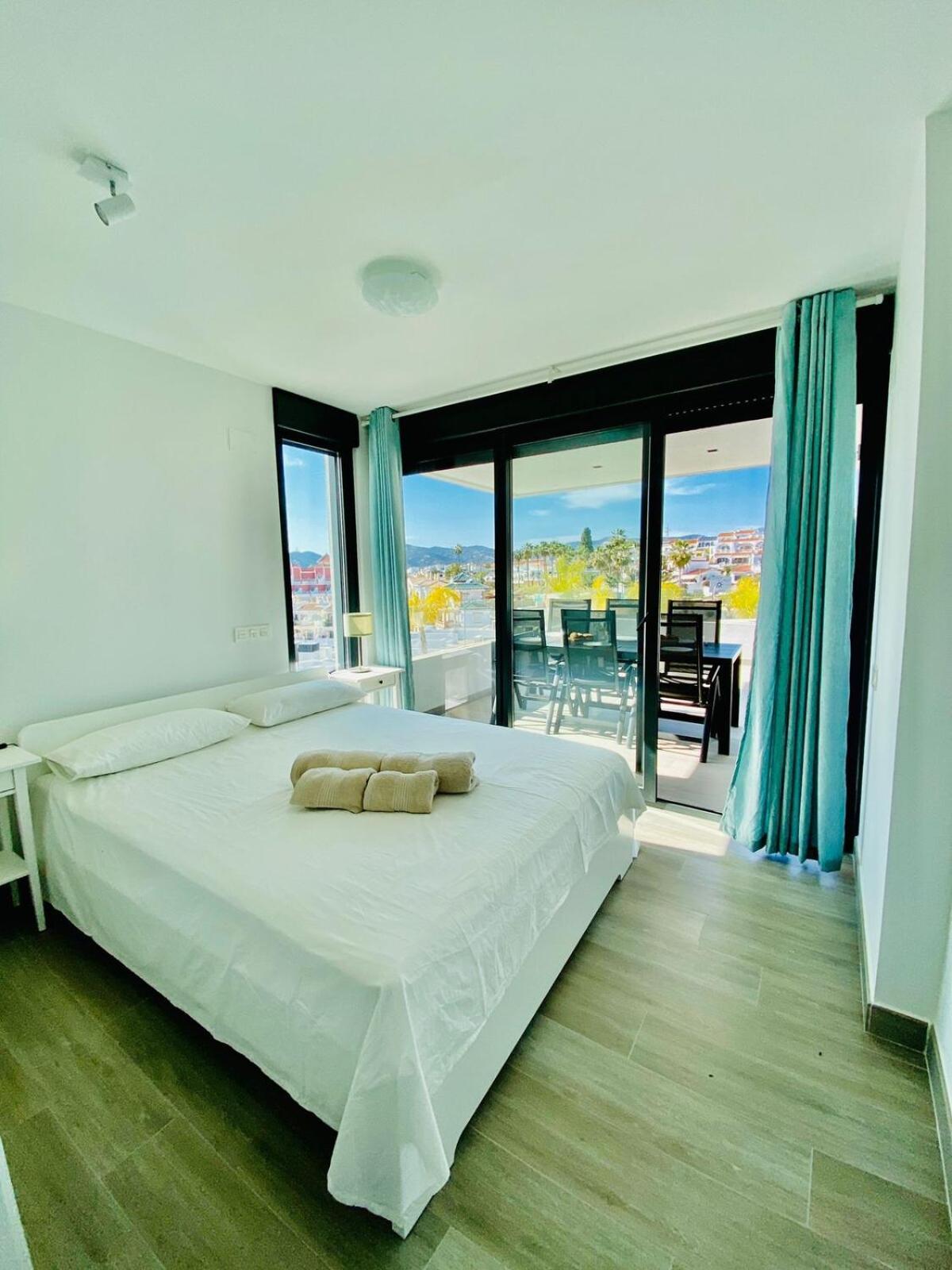 Royal Palm 22 Luxurious 3 Bedroom Penthouse Nerja Buitenkant foto